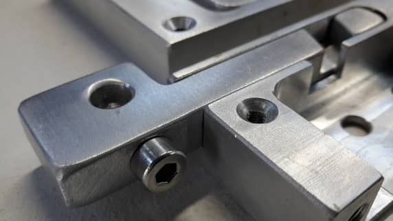 Self-latch aluminium housing